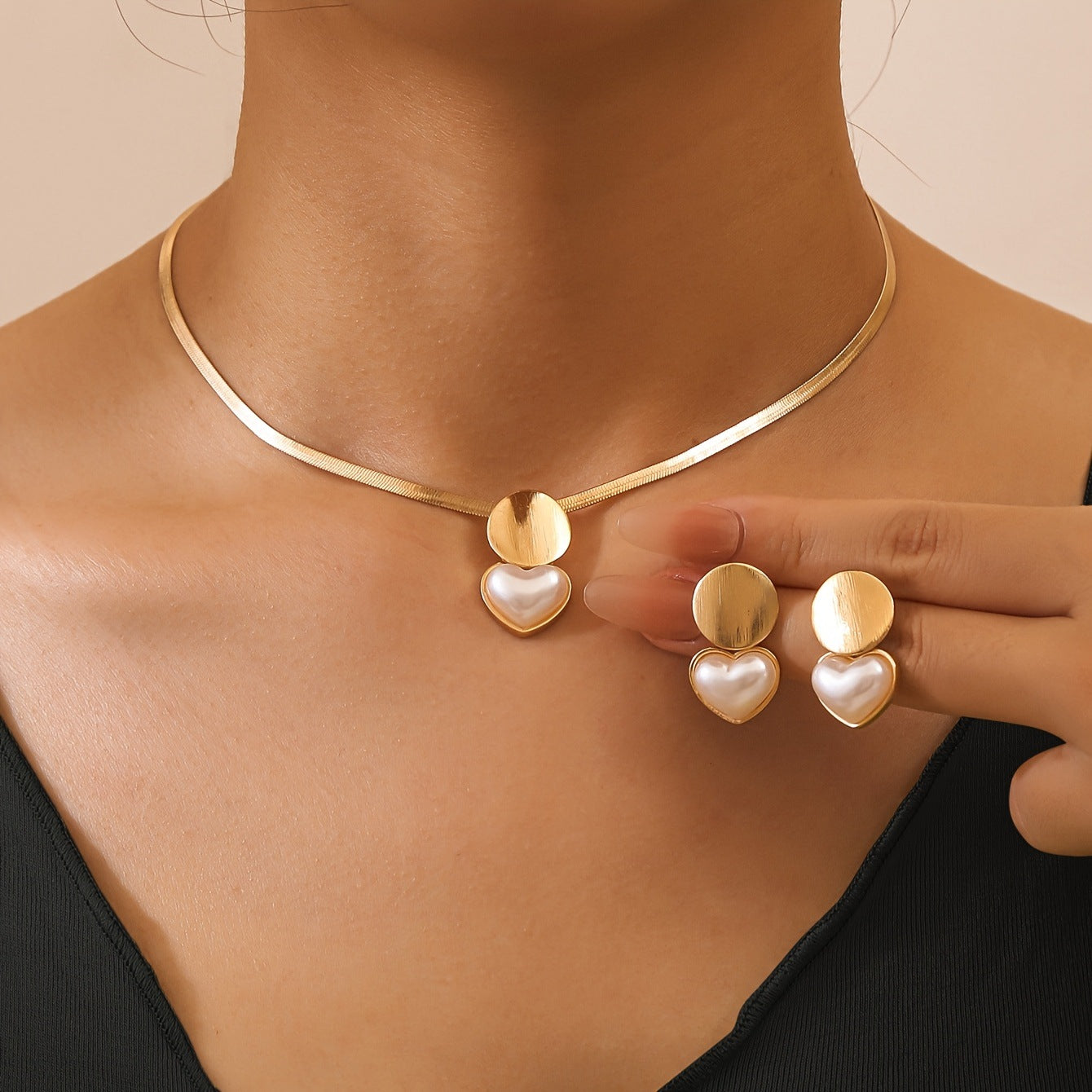 Round Heart-Shaped Necklace